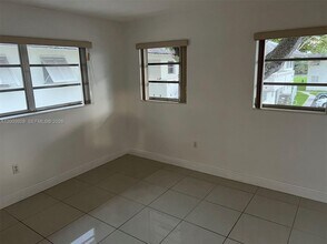 7324 SW 82nd St in Miami, FL - Building Photo - Building Photo