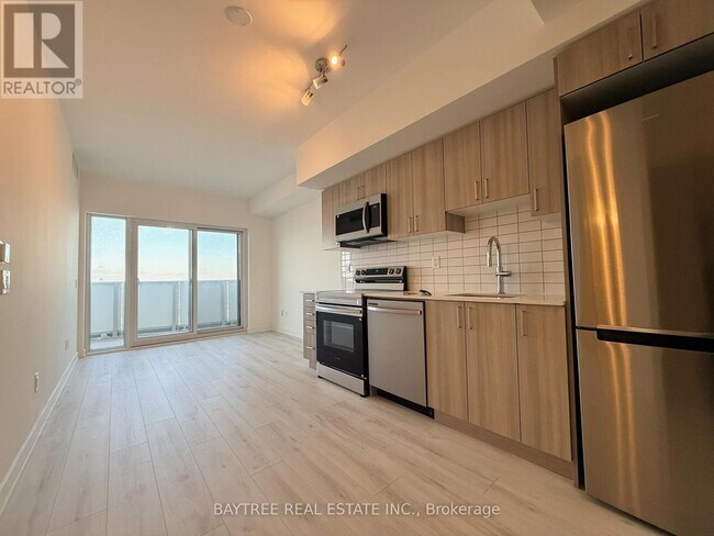 1010 Sandy Beach Rd in Pickering, ON - Building Photo - Building Photo