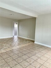 1338 N Smoke Tree Ave in Las Vegas, NV - Building Photo - Building Photo