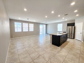 5574 Autumn Cliffs Way in Las Vegas, NV - Building Photo - Building Photo