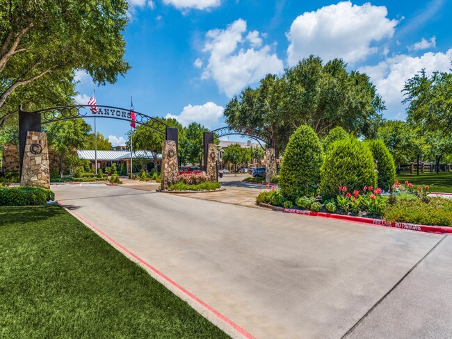 The Canyons Apartments in Fort Worth, TX - Foto de edificio - Building Photo