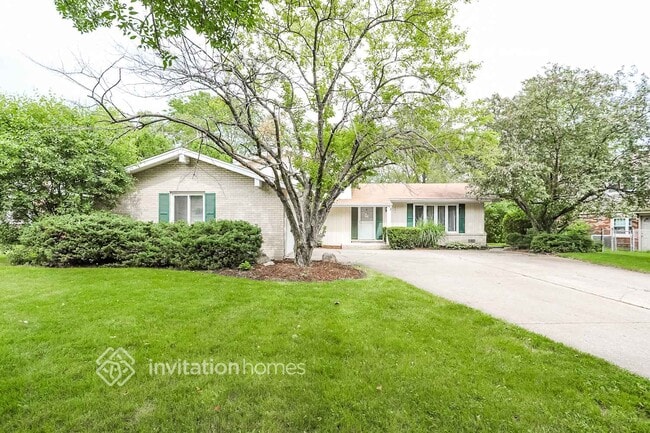 1620 Apache Dr in Naperville, IL - Building Photo - Building Photo