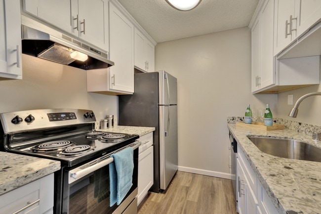 The Arbors in Walnut Creek, CA - Building Photo - Building Photo