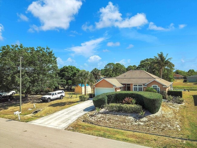 1955 SW Castinet Ln in Port St. Lucie, FL - Building Photo - Building Photo