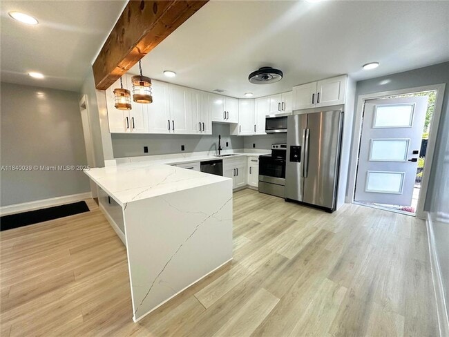 245 SW 6th St in Dania Beach, FL - Foto de edificio - Building Photo