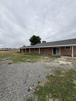 1004 E K Ave in Visalia, CA - Building Photo