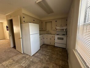 1000 N Denver Ave-Unit -1000 N Denver, Apt 2 in Russellville, AR - Building Photo - Building Photo