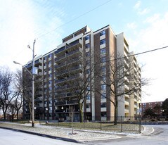 5 Frith Rd in Toronto, ON - Building Photo
