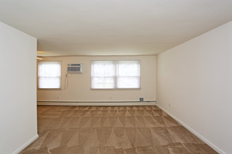 Broadmore Apartments in Lansdale, PA - Building Photo - Interior Photo