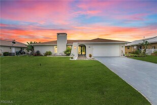 3746 SE 1st Pl in Cape Coral, FL - Building Photo
