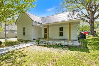 300 W Railroad St in Dickson, TN - Building Photo - Building Photo