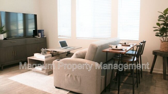 30411 Ridgecrest Rd in Winchester, CA - Building Photo - Building Photo