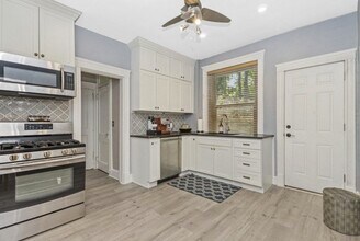 19 Westbourne Ter, Unit 1 in Brookline, MA - Building Photo - Building Photo