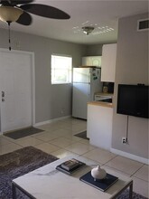 2741 NE 8th Ave, Unit 14 in Wilton Manors, FL - Building Photo - Building Photo