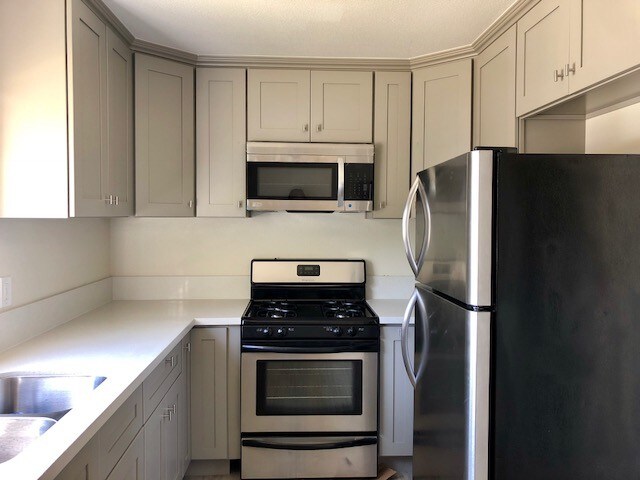 1341 W 37th Pl in Los Angeles, CA - Building Photo