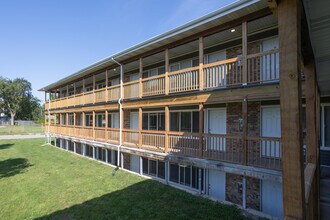 Holmes Flatz in Lansing, MI - Building Photo - Building Photo