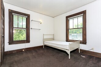 1315 Washtenaw Ave in Ann Arbor, MI - Building Photo - Building Photo