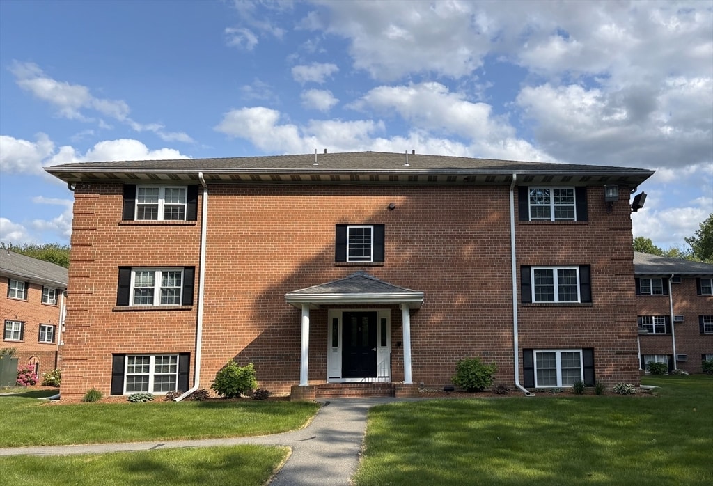 52 Leonard Rd in Boxborough, MA - Building Photo