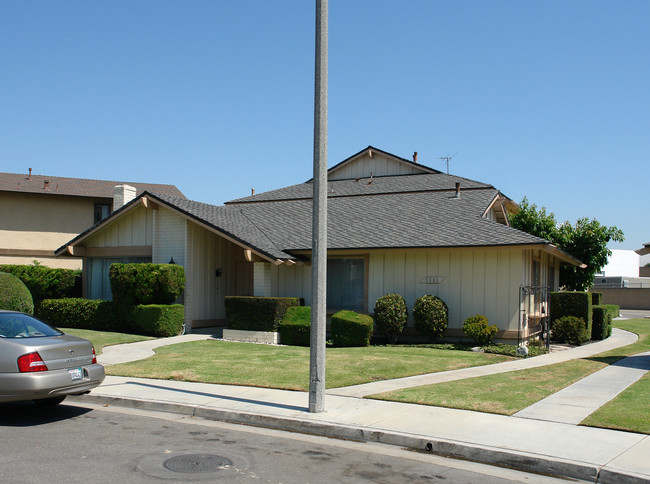 5581 Reno Cir in Huntington Beach, CA - Building Photo - Building Photo