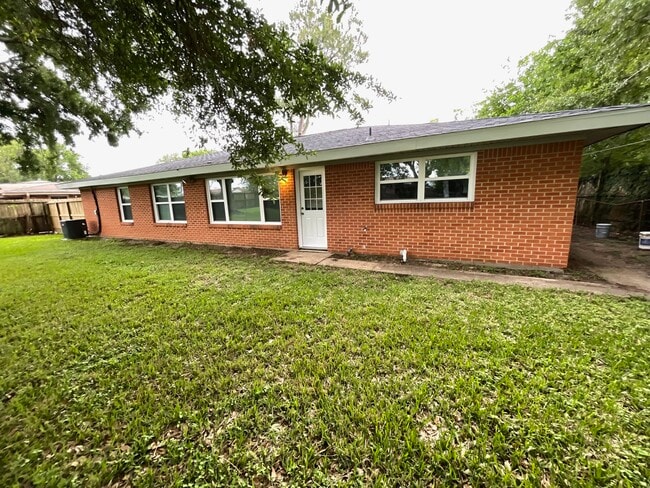 2024 1st St N in Texas City, TX - Foto de edificio - Building Photo