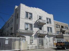 967 SW 5th St Apartments