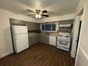 2363 E Maple Rd in Troy, MI - Foto de edificio - Building Photo