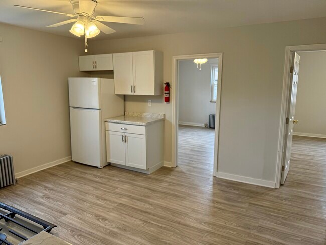 521 Broadway Ave, Unit Floor 2 in Mckees Rocks, PA - Building Photo - Building Photo
