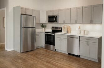 17 Metcalf Ave, Unit 1 in North Providence, RI - Building Photo - Building Photo