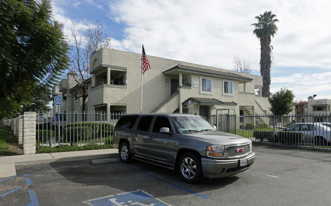 Martinique Apartments in Chino, CA - Foto de edificio