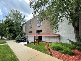 Webster Terrace II in Milwaukee, WI - Building Photo