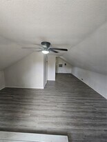 1410 Lake Rd in La Marque, TX - Building Photo