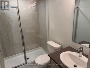 3550 Colonial Dr in Mississauga, ON - Building Photo - Building Photo