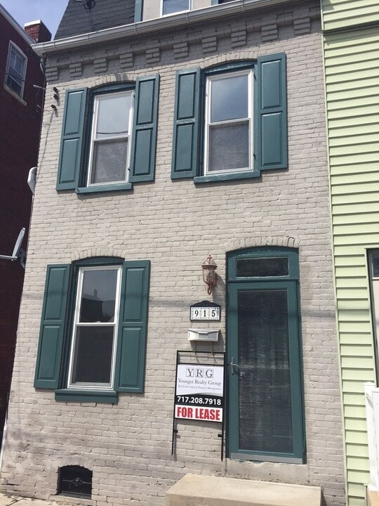 915 Blunston St in Columbia, PA - Building Photo