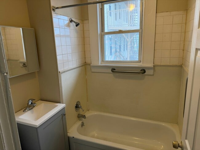 141 Orange St in Manchester, NH - Building Photo - Building Photo