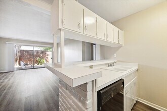 3259 Branard St in Houston, TX - Building Photo - Building Photo