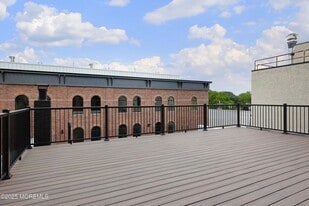14 W Front St, Unit 2R in Red Bank, NJ - Building Photo