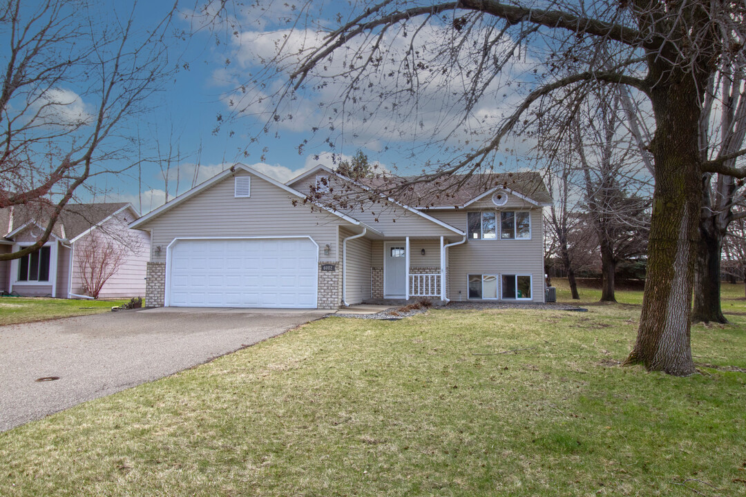 6082 Kalland Cir NE in Albertville, MN - Building Photo