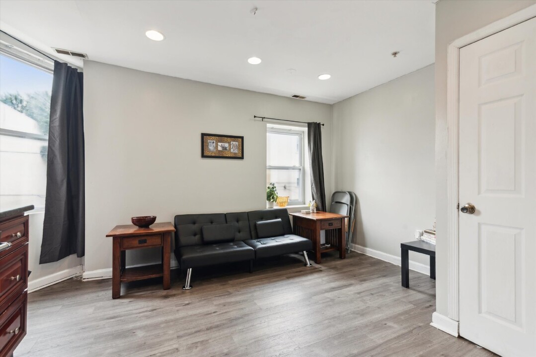 2144 N 18th St-Unit -2 in Philadelphia, PA - Building Photo