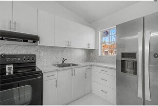 11522 NW 4th Way in Miami, FL - Building Photo - Building Photo