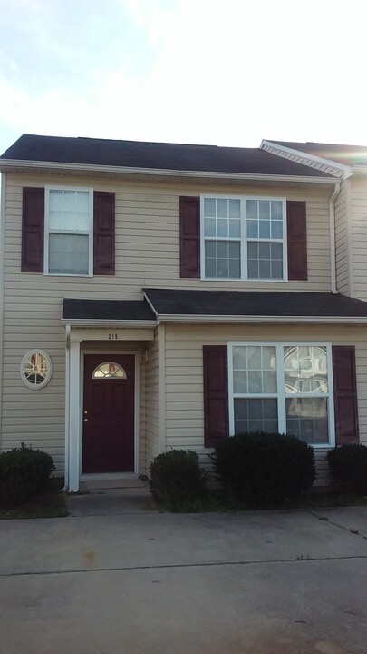 233 Anna St in Lillington, NC - Building Photo