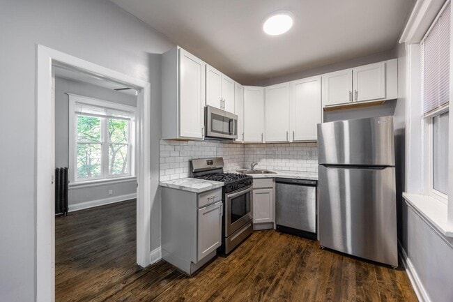 property at 6259 N Lakewood Ave