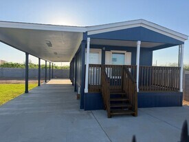 4201 Santa Maria Ave in Laredo, TX - Building Photo