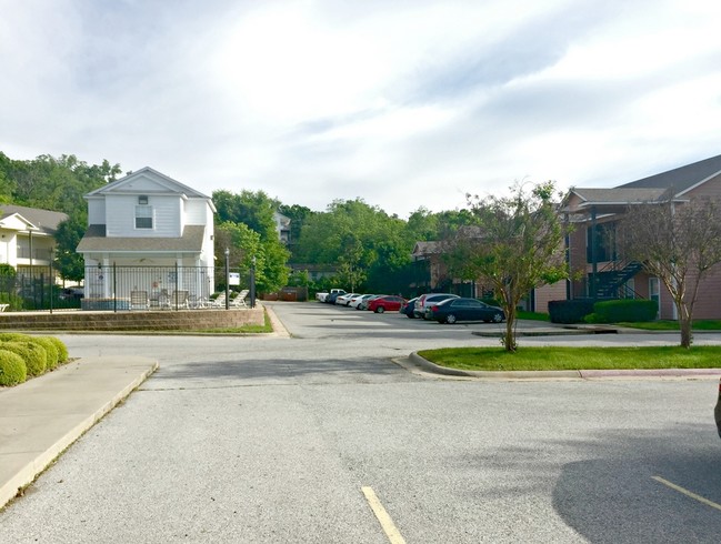 Candlelight Place Apartments in Fayetteville, AR - Foto de edificio - Building Photo