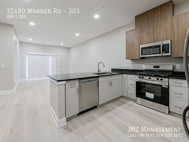 31480 Warren Rd in Westland, MI - Foto de edificio - Building Photo