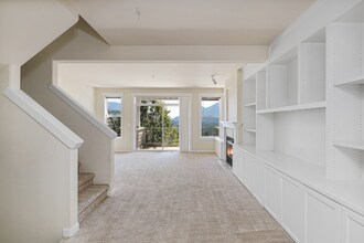23120 SE Black Nugget Rd in Issaquah, WA - Building Photo - Building Photo