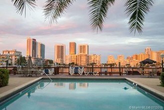 462 Golden Isles Dr-Unit -20E in Hallandale Beach, FL - Building Photo - Building Photo