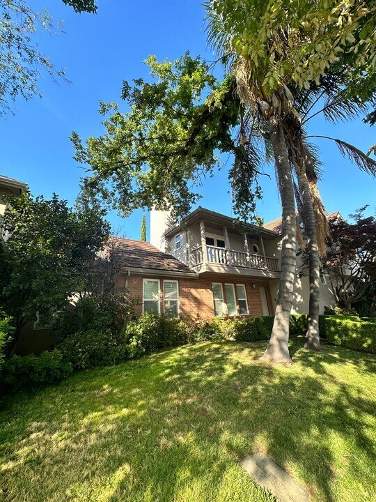 3636 Folsom Blvd in Sacramento, CA - Building Photo