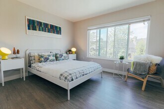 245 Lee St in Oakland, CA - Building Photo - Building Photo