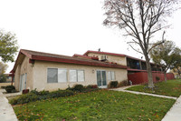 Park Place Apartments in Delano, CA - Foto de edificio - Building Photo