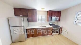 1210 9th St in Coronado, CA - Building Photo